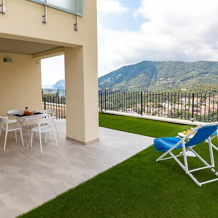 Hanbury With Swimming Pool And Parking In