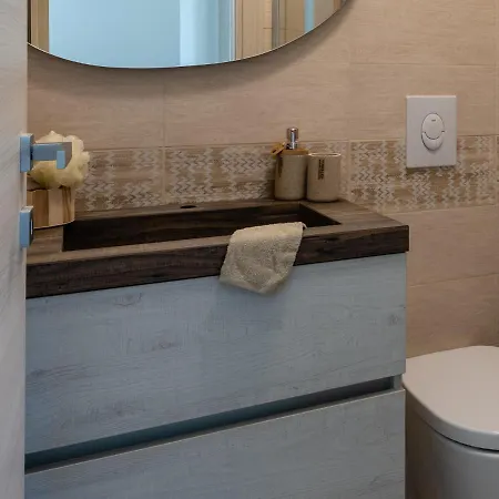 Apartment Hanbury With Swimming Pool And Parking In Alassio