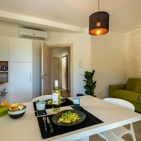 Hanbury With Swimming Pool And Parking In 호텔