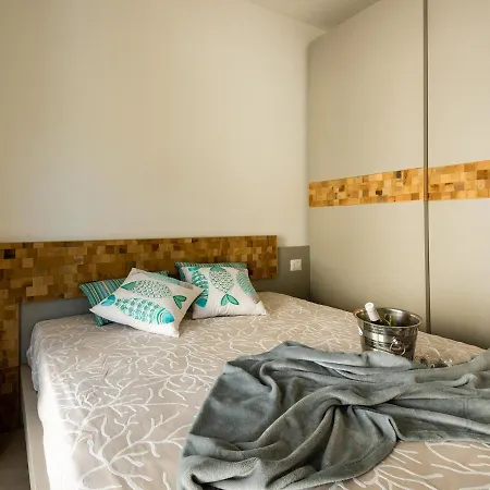 Apartment Hanbury With Swimming Pool And Parking In *
