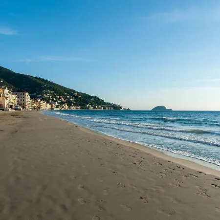 Hanbury With Swimming Pool And Parking In *