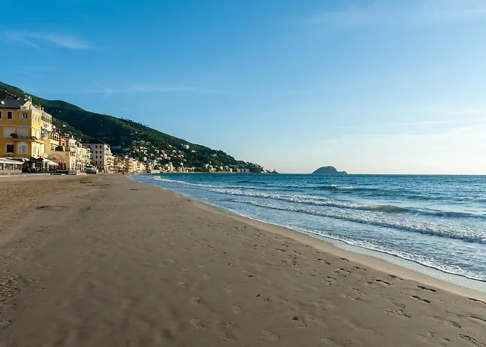 Hanbury With Swimming Pool And Parking In *